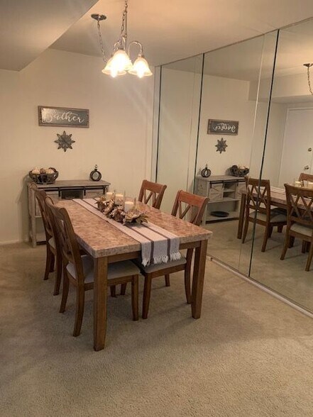 Building Photo - 62 Cavendish Dr