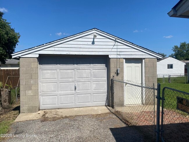 Building Photo - 536 Crestwood Rd