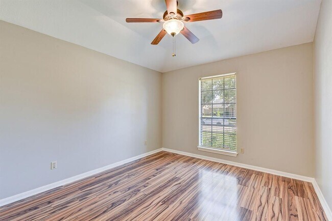 Building Photo - 3730 Sunshine Ln