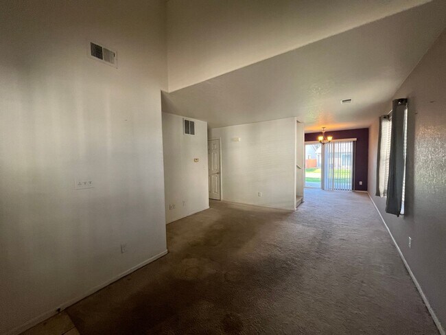 Building Photo - Great Townhome in North Fort Collins