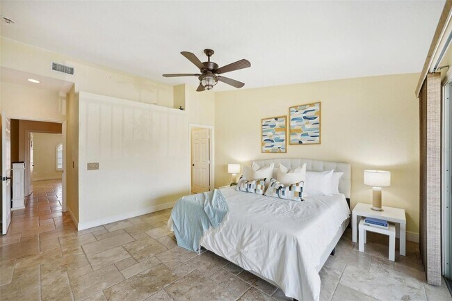 Building Photo - 637 Pinellas Bayway
