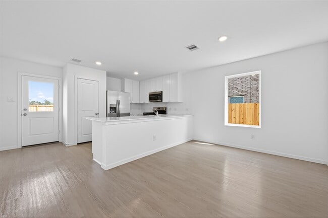 Building Photo - 6273 Alder Crk Dr