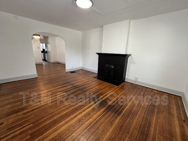 Building Photo - 2935 Ruckle St