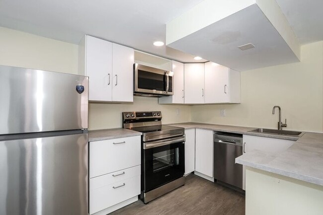 Building Photo - 419 W Jefferson St