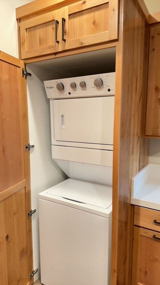 Building Photo - 101 E Lindo Ave