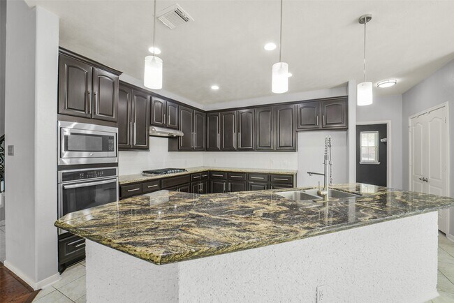 Building Photo - 402 Sterling Heights Ln