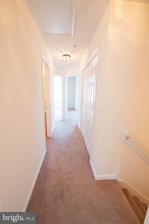 Building Photo - 420 Parkview Ct