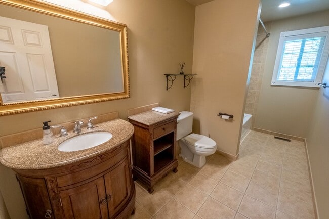 Building Photo - Large corner lot home in desirable Woodland Heights.