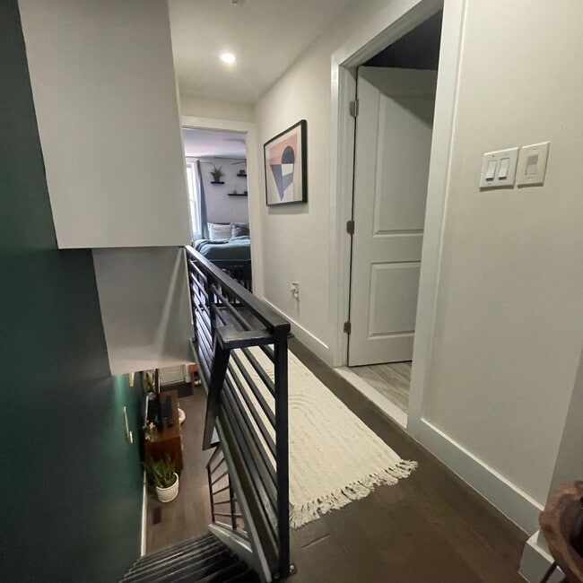 Building Photo - Unique&Updated Point Breeze Row home with ...