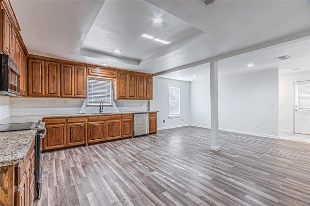 Building Photo - 605 Lloyd