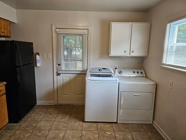 Building Photo - 3002 Woodrow St