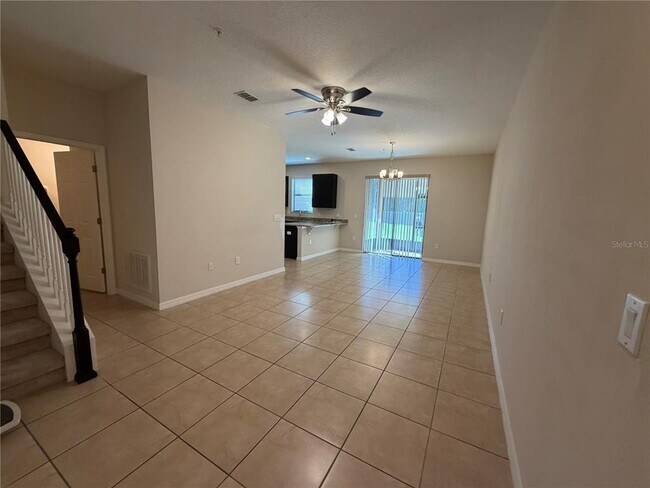 Building Photo - 2432 Seven Oaks Dr
