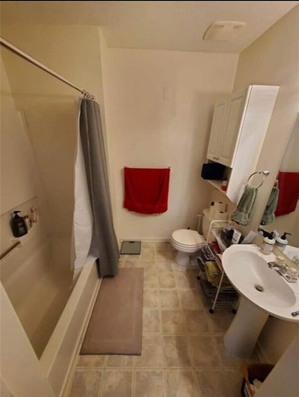 Building Photo - 186 University Village Dr