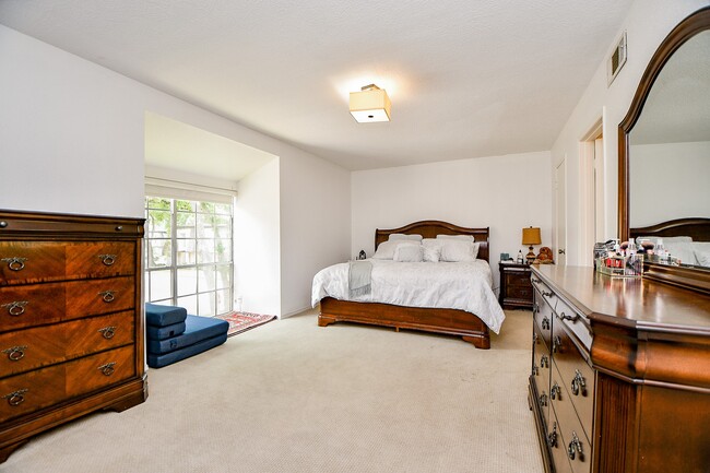 Building Photo - 12633 Memorial Dr