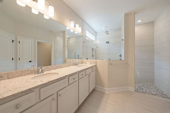Building Photo - 55+ Del Webb community in Fuquay Varina with tons of amenities! -Available Now!