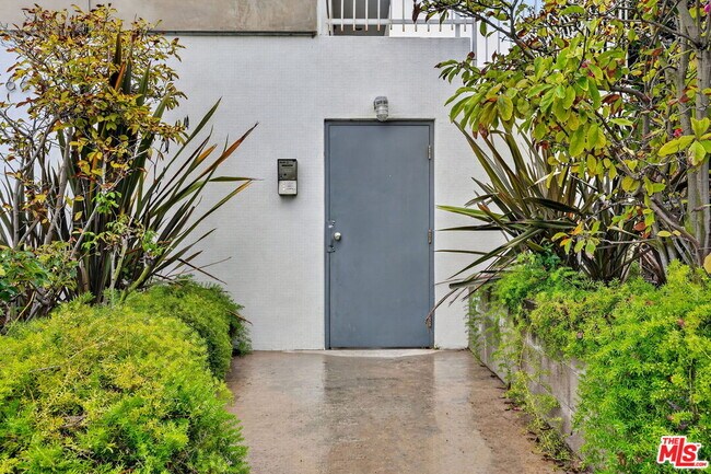 Building Photo - 660 Rose Ave