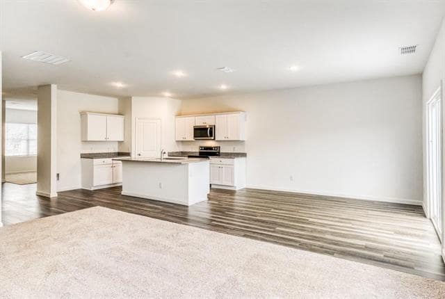 Building Photo - 720 Holly St