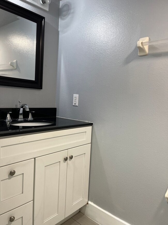 Building Photo - 212 Purslane Pass