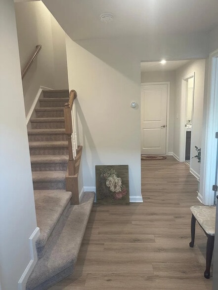 Building Photo - Room in Townhome on Poplar Leaf Way