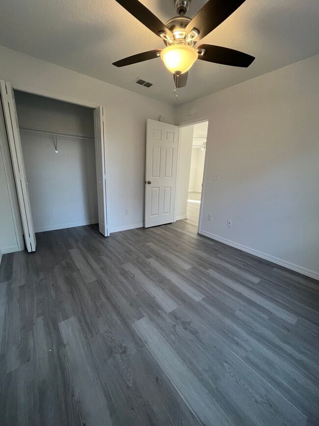 Building Photo - Newly remolded duplex