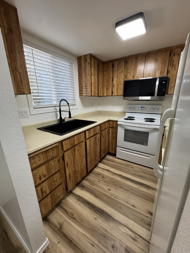 Building Photo - 850 Shenandoah Dr