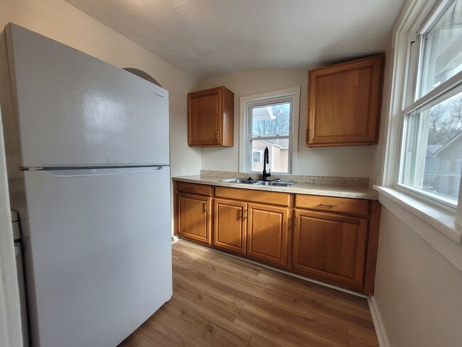Building Photo - 2 Bedroom Rental Home with mudroom and spa...