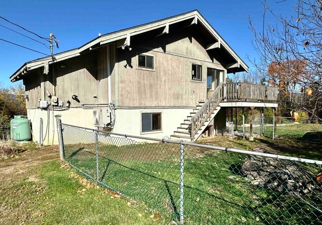 Building Photo - 253 Linderhof Strasse