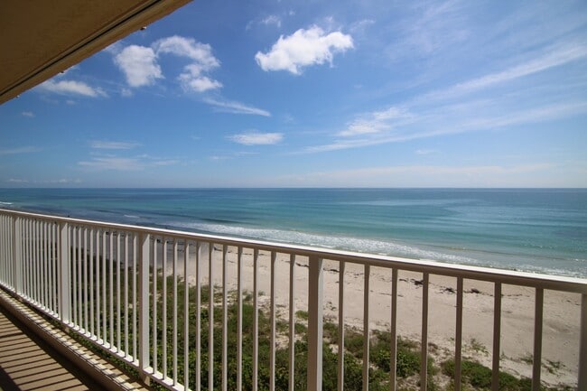 Building Photo - REEF CONDO DIRECT OCEAN FRONT