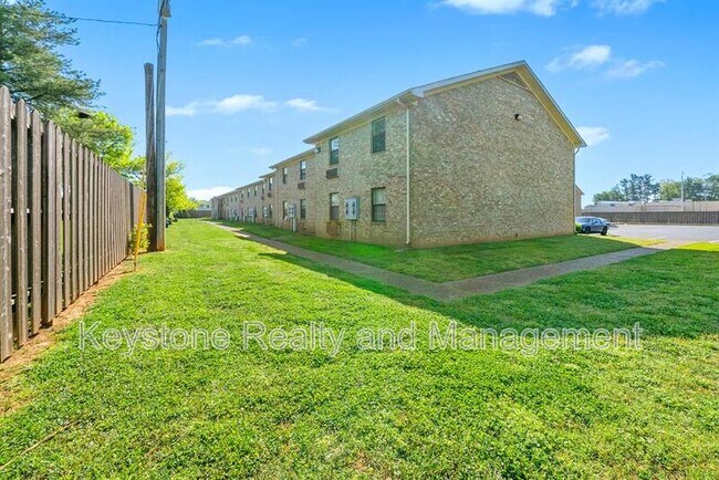 Building Photo - 0 100 Laurel Cove Dr