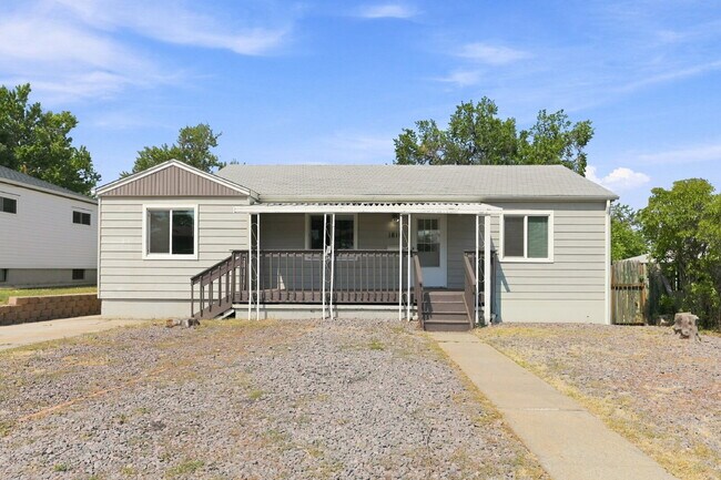Building Photo - $2,590.95 with $300 Off The First Month's Rent, 4 Beds - 2 Bath, Single Family Home in Denver wit...
