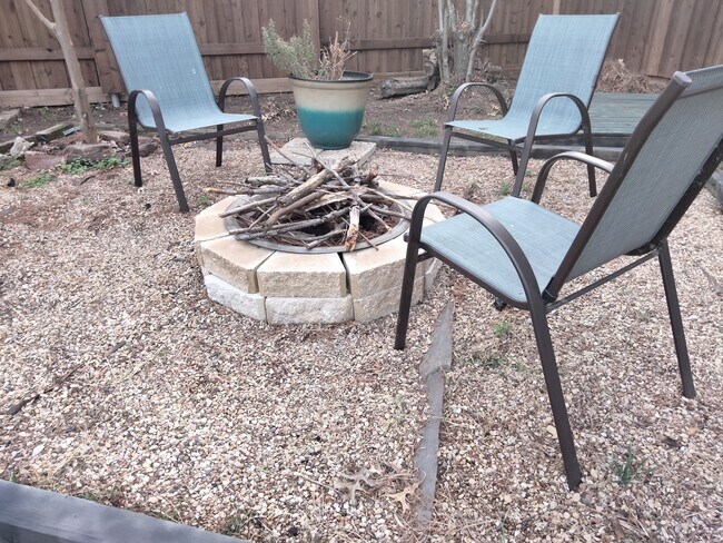 Building Photo - 8 Llano Drive