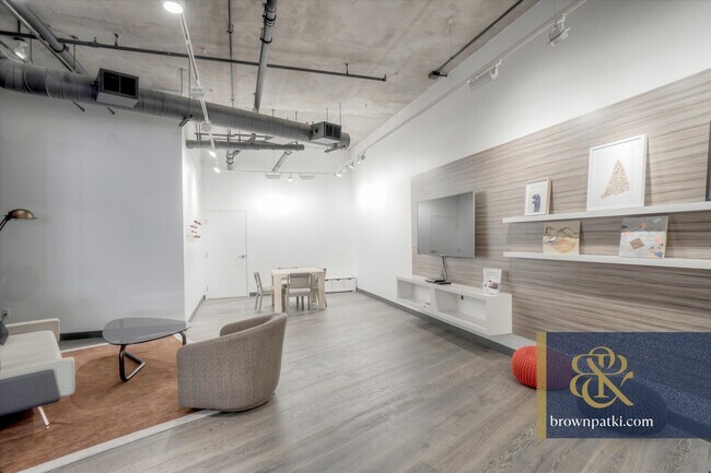 Building Photo - 45 Bartlett St