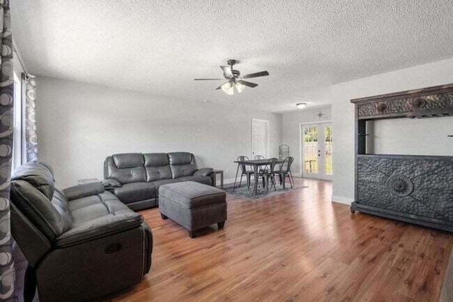 Building Photo - 2456 SE Melaleuca Blvd