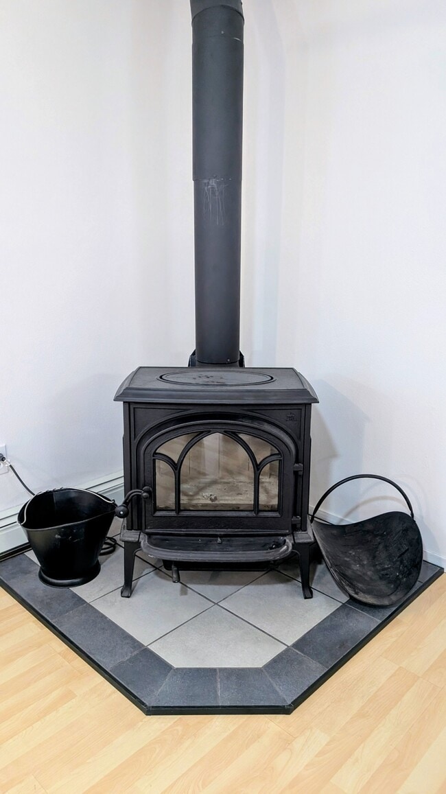 Building Photo - 3885 Sonoma Ave