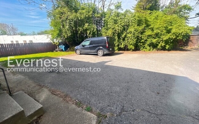 Building Photo - 969 Sheridan Ave