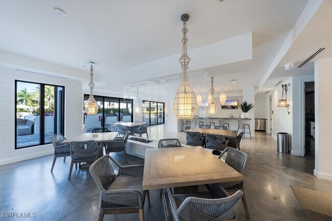 Building Photo - 1111 Central Ave