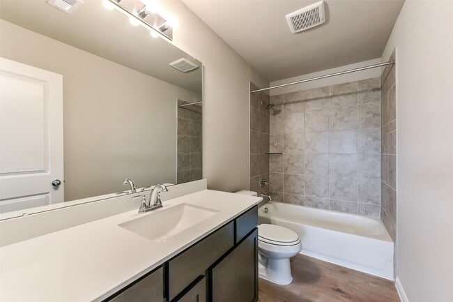 Building Photo - 3842 Sugardale St