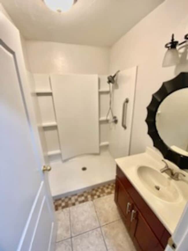 Building Photo - 4 bed/ 3 bath Recently Updated Home!