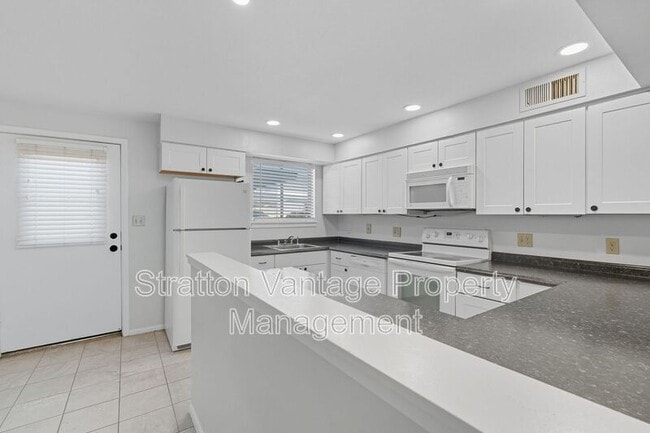 Building Photo - 4114 E Calle Redonda