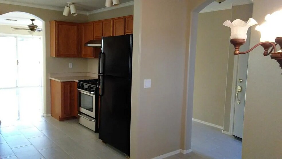 Building Photo - 12606 W Myer Ln