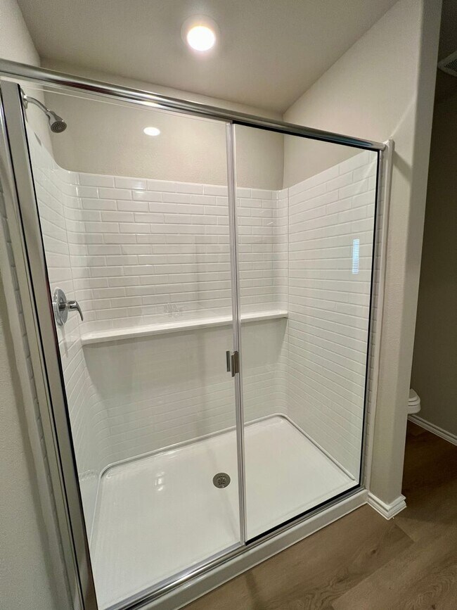 Building Photo - 5529 Rollins Dr