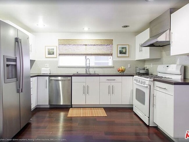 Building Photo - Galleon St