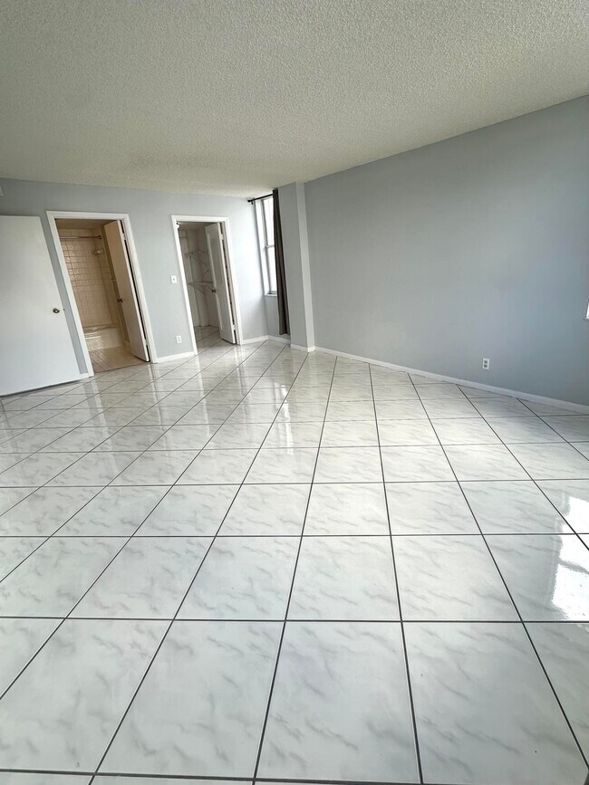 Building Photo - 1801 S Flagler Dr