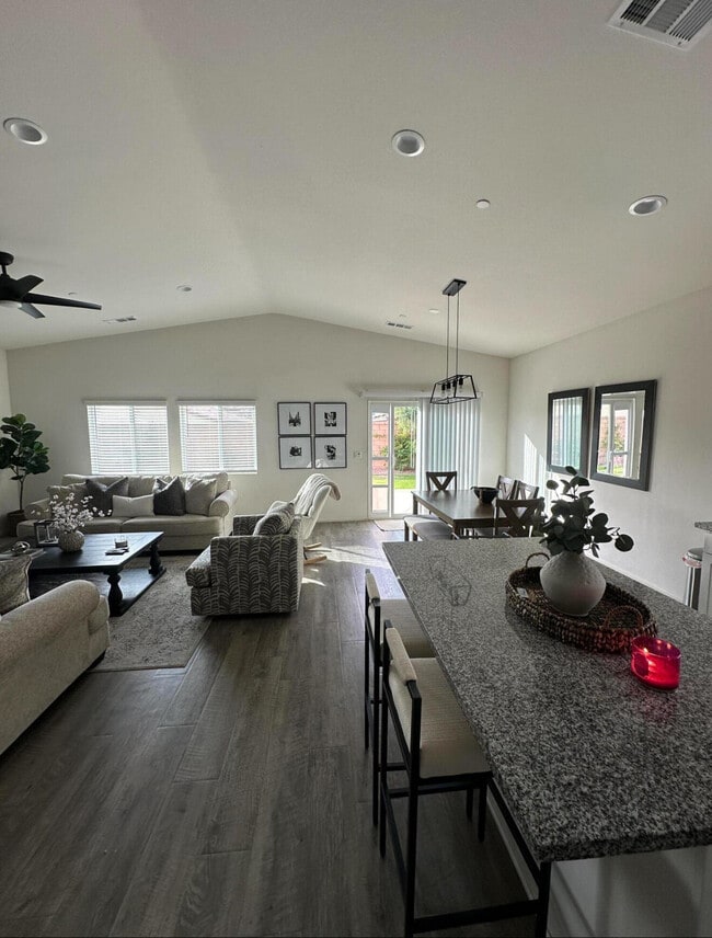 Building Photo - 44205 Le Seine Ln
