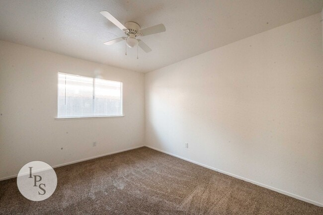 Building Photo - North West Fresno Home, 3BR/2BA, Lots of Amenities