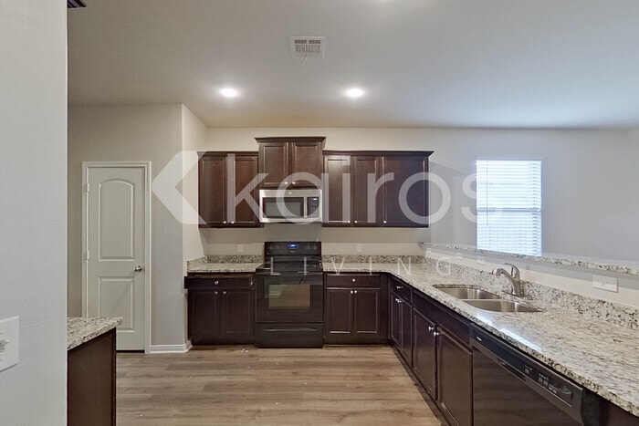 Building Photo - 825 NW 5th St