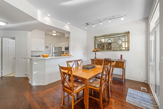 Building Photo - FURNISHED or unfurnished - 3 bed 3 bath Gated Highlands Ranch Home!