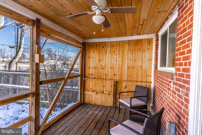 Building Photo - 2122 Arlington Terrace