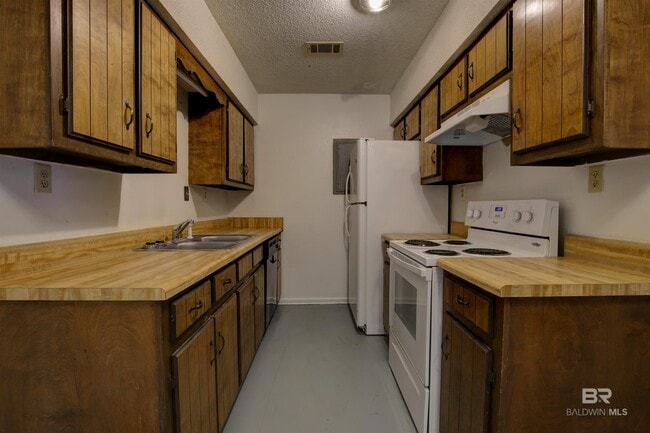 Building Photo - 22901 Baldwin St