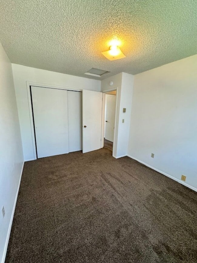 Building Photo - 2 Bedrooms 1 Bathroom-Pet Friendly